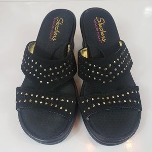 Sketchers sandles in black w/gold studs in size 7